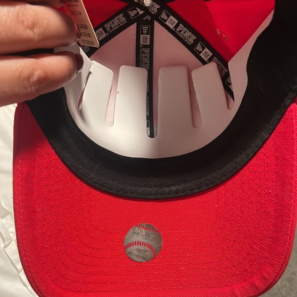 NWT Cincinnati Reds VS PINK hat!! - Picture 3 of 3